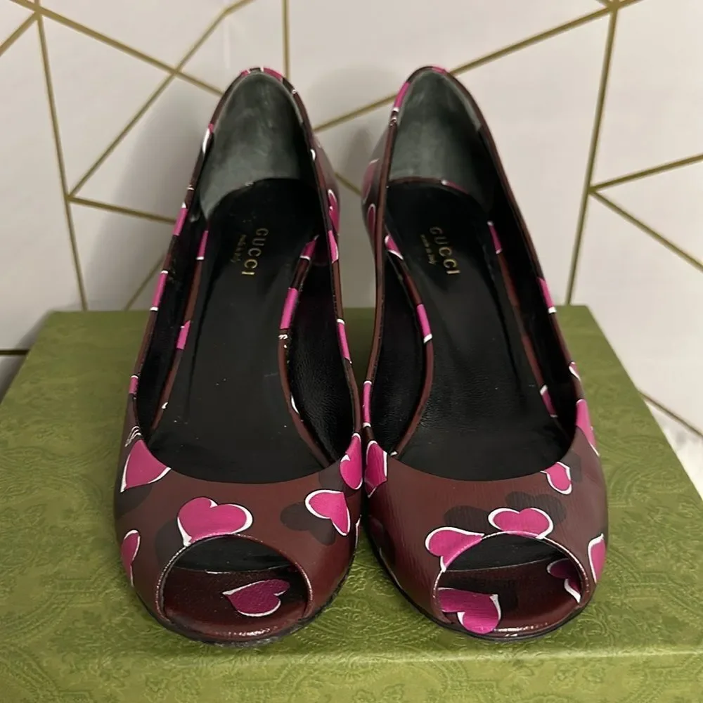 💯Authentic Gucci Heart Print Wedge Heels with Open Toes🍀